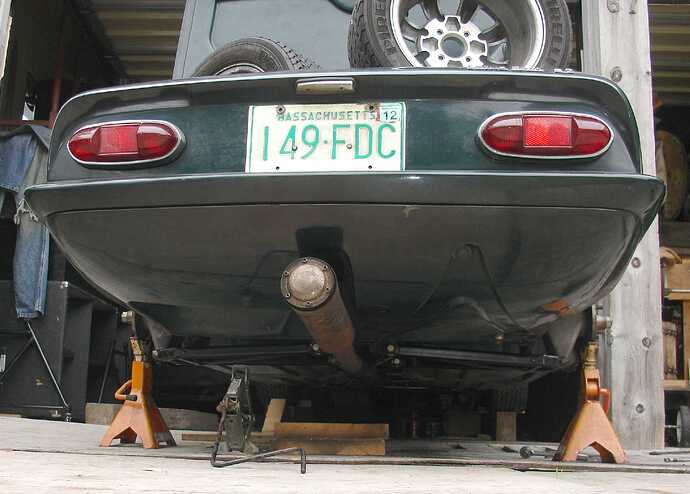 Jackstands under elan rear hubs.JPG