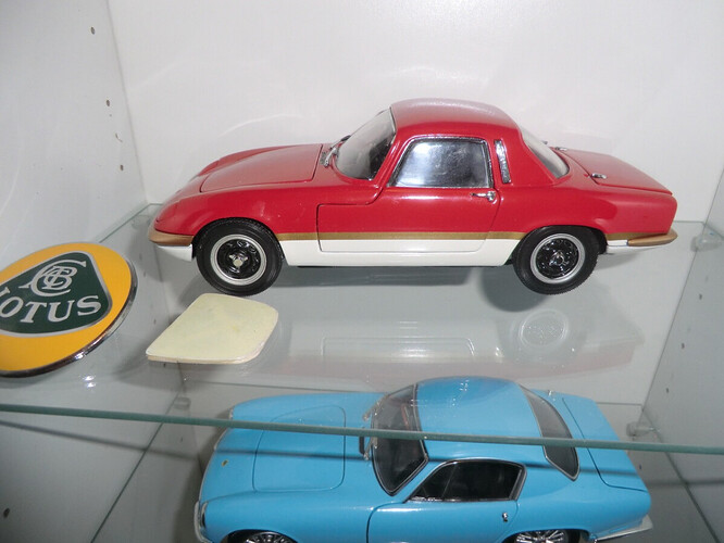 1/18 LOTUS ELAN S/E COUPE レッド 1/18 AUTOart Lotus Elan Coupe S/E S3 (Red) Diecast Car Model