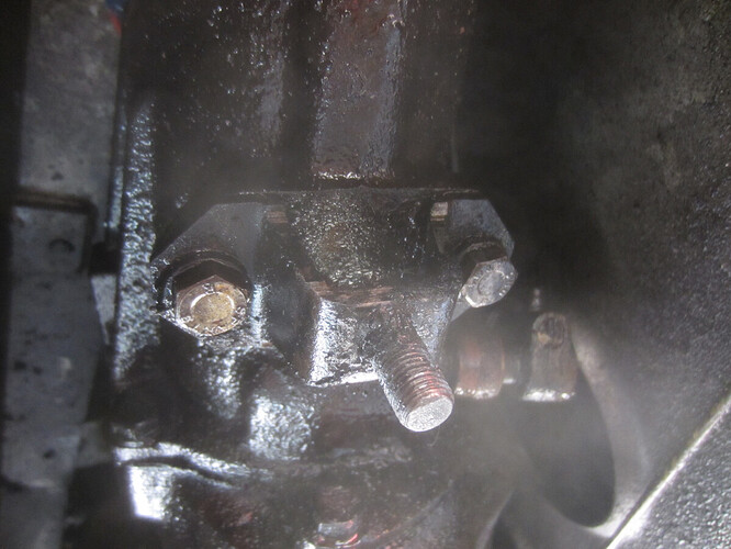 Gear box stud 195_8526.JPG
