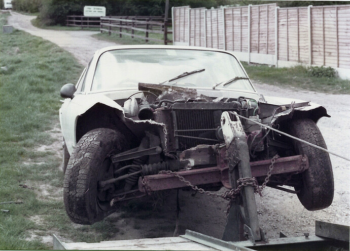RHT900M_1984_Crashed0001.jpg